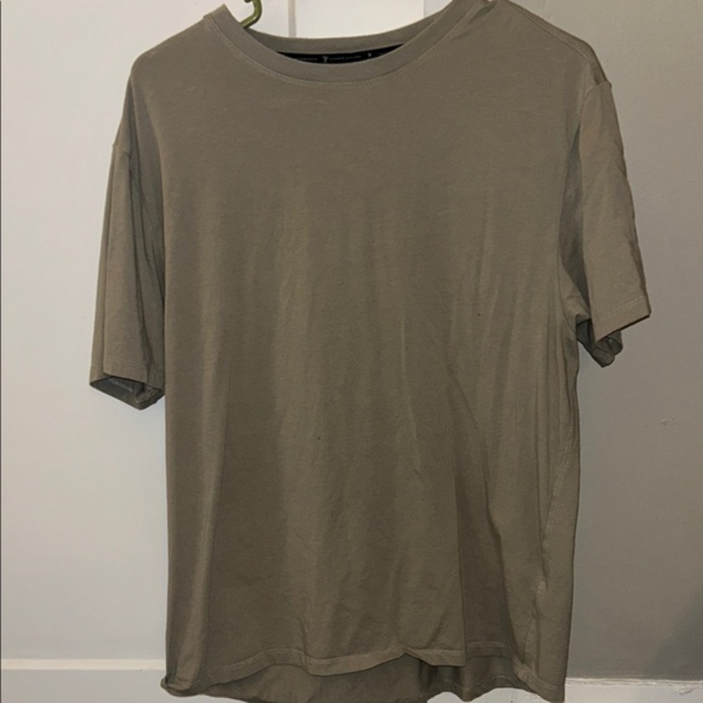 Kenneth Cole short sleeve tee- large